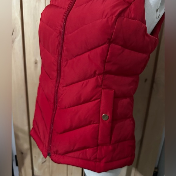 NWOT Charter Club Petite Women's Red Puffer Vest - Picture 6 of 7